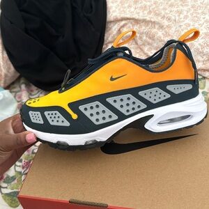 Women’s Nike air max sndr